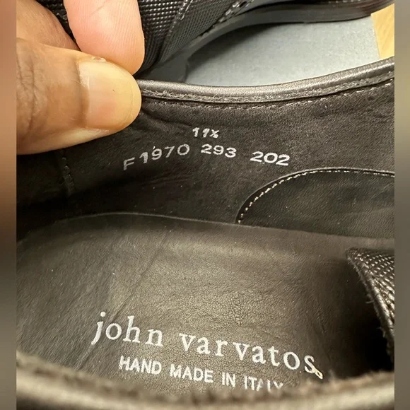 John Varvatos Men display picture 3